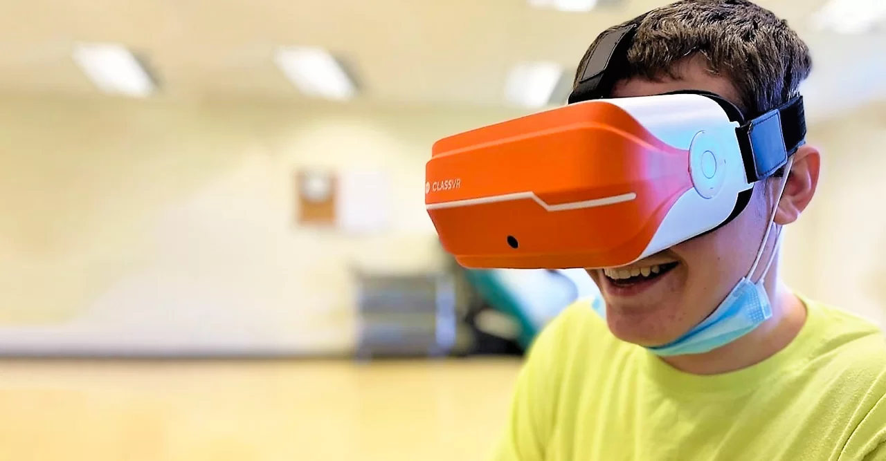 Student-wearing-classvr-headset